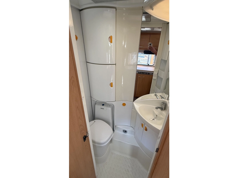 Knaus Sudwind 495 TK kinderkamer rondzit  foto: 4