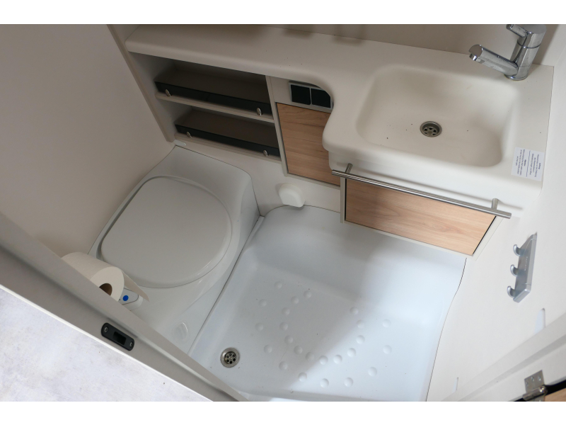 Dethleffs Nomad 530 DR zeer ruim met airco  foto: 9