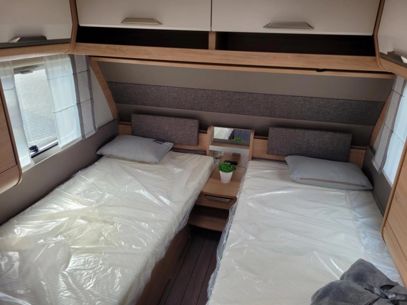 Knaus Sudwind Black Selection 460 EU Red Edition  foto: 8