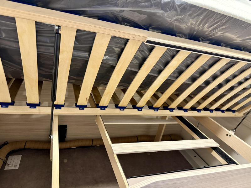 Dethleffs C'Joy Active 480 QLK stapelbed  foto: 10