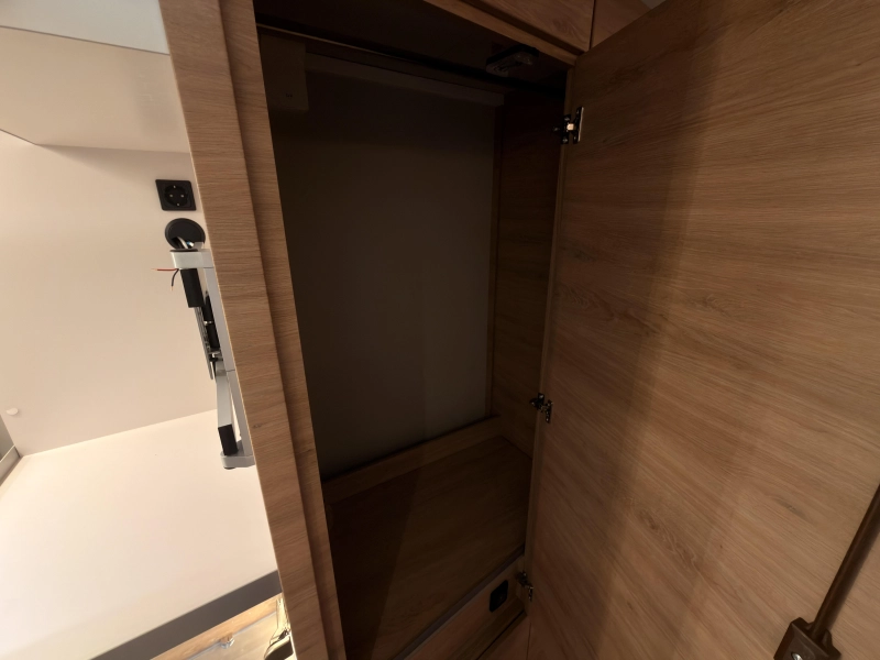 Knaus Sudwind Black Selection 500 FU 1800KG+vloer+Fransbed  foto: 19
