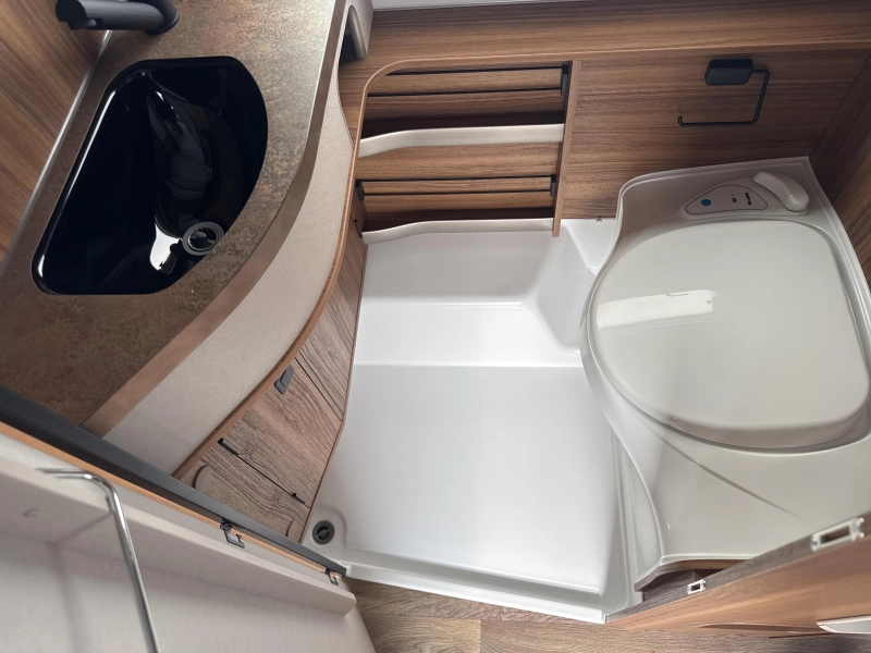 Eriba Touring 530 Legend Hampton zilver  foto: 7