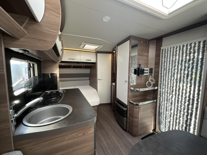 Knaus Sport Silver Selection 450 FU VOORTENT-LUIFEL-NETJES 