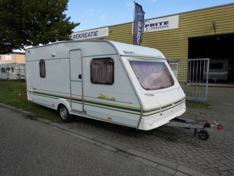 Swift Toscane 490 CF Mover, luifel 