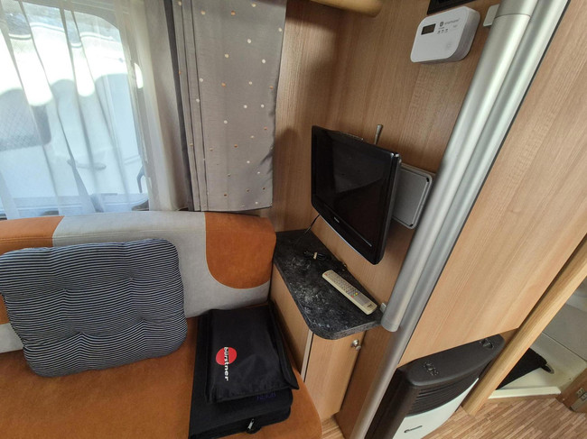 Bürstner 460 TL Enkele bedden, Airco, Mover Voortent luifel foto: 12