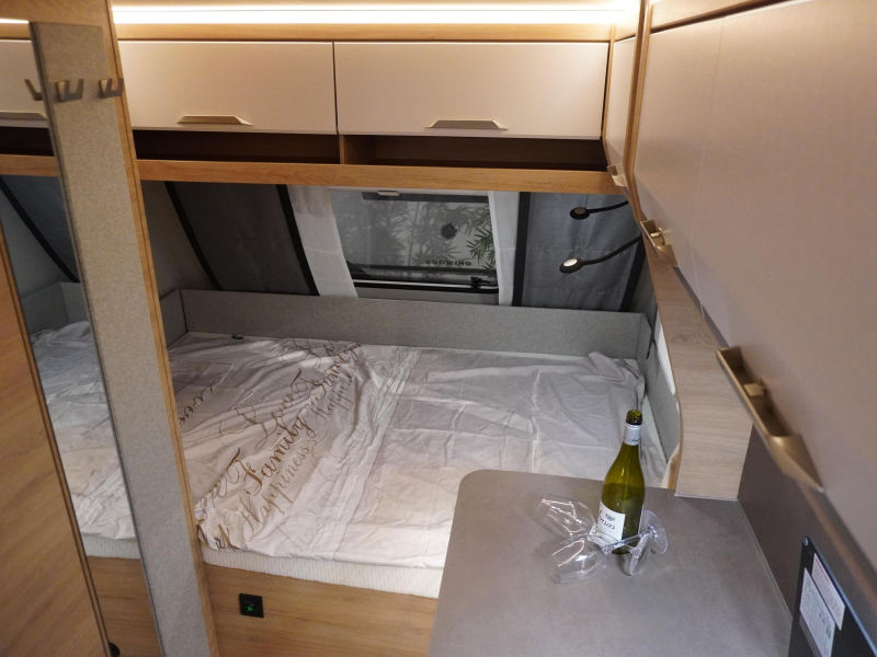 Knaus Sudwind Black Selection 420 QD COMPACT EN GROTE KEUKEN !  foto: 15