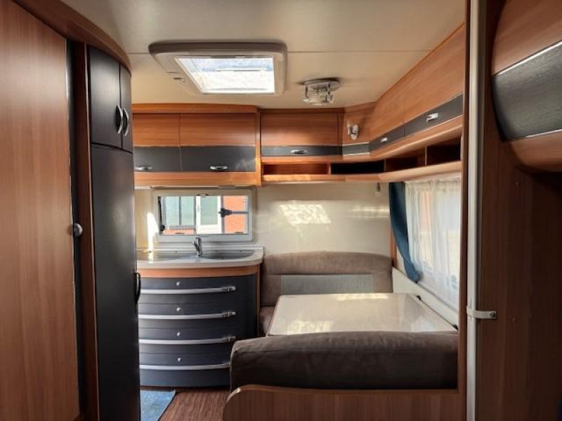 Hobby De Luxe 400 SFE incl. air voortent  foto: 11