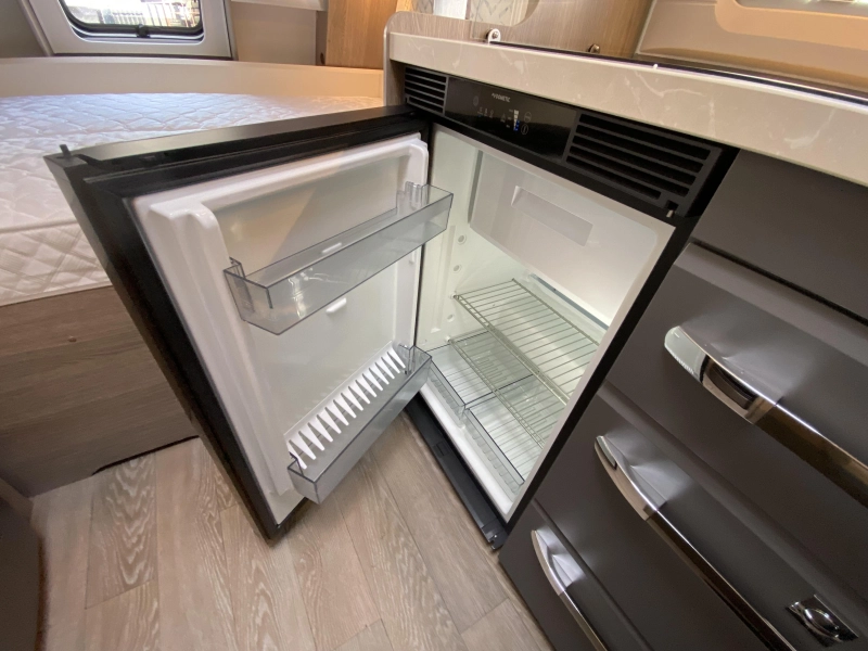Hobby On Tour 390 SF Treinzit, dwars bed  foto: 15