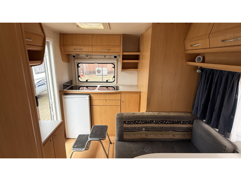 Beyerland Vitesse 460 MD eindkeuken zit vast bed  foto: 1