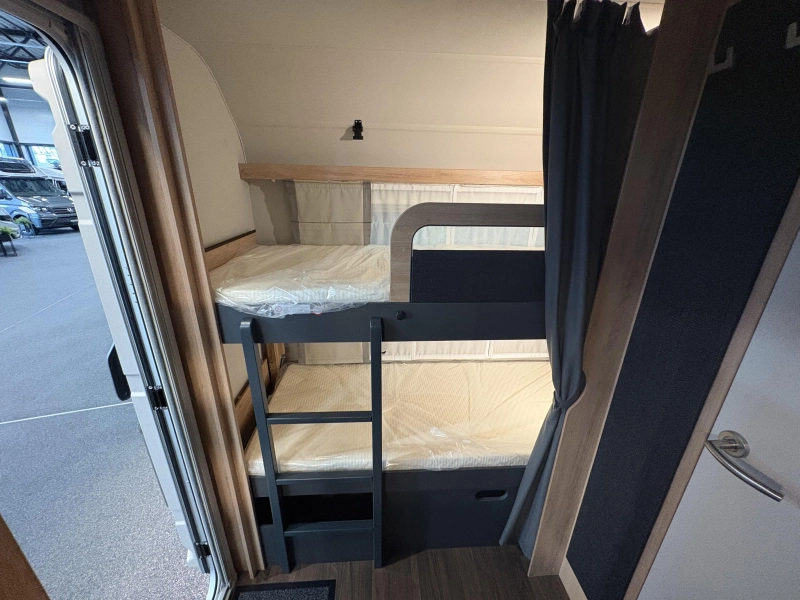 Knaus Sport Platinum 500 QDK stapelbed / dwarsbed  foto: 10