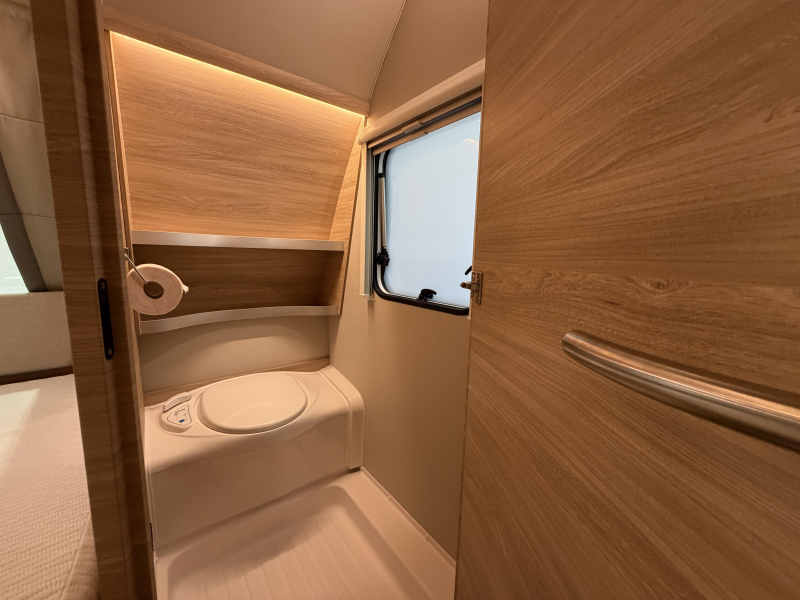 Knaus Sudwind 60 Years 500 FU Mover-Cassetteluifel  foto: 17