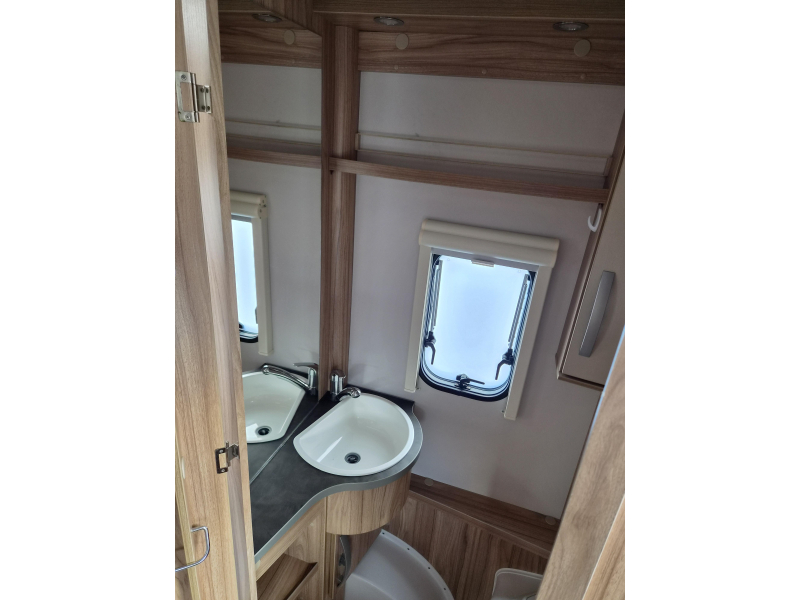 Eriba Nova Light 470 Enkele bedden - Luifel  foto: 17