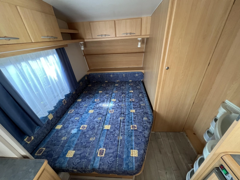 Adria Unica 432 PX voortent en luifel  foto: 5