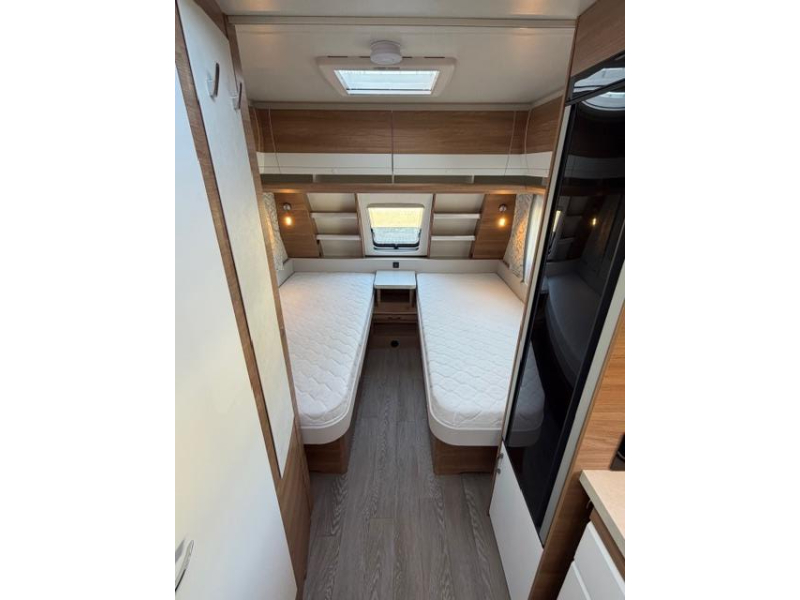 Hobby De Luxe 495 UL Incl Mover Airco Voortent  foto: 15