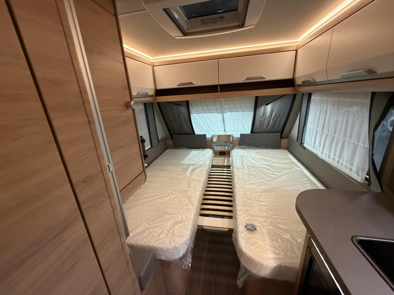 Knaus Sudwind Black Selection 500 EU enkele bedden / rondzit  foto: 5