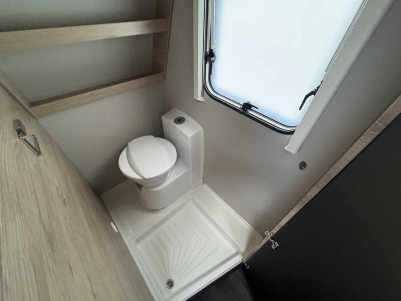 Weinsberg CaraOne Edition HOT 450 FU incl Mover en deel tent  foto: 12