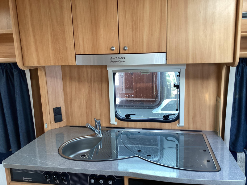 Dethleffs Camper 450 DB voortent  foto: 11