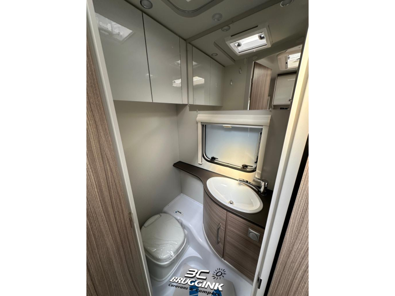 Bürstner Averso Plus 520 TL ENKELE BEDDEN + HEFBED  foto: 9