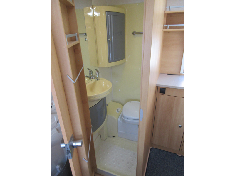 Dethleffs Camper 395 HK LICHTGEWICHT EN MET MOVER  foto: 10