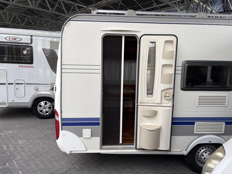 Hobby Excellent 440 SF Voortent / Fietsendrager  foto: 3