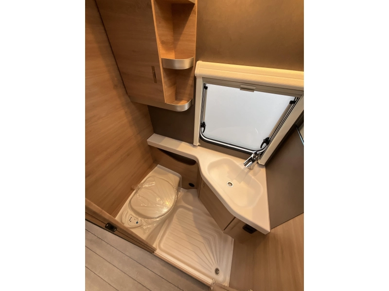 Knaus Sudwind Black Selection 460 EU MOVER-THULE LUIFEL-VLOERV  foto: 13