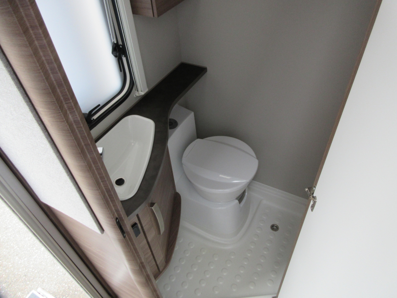 Knaus Sport Silver Selection 400 QD MET MOVER EN VOORTENT  foto: 13