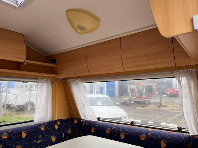 HOME-CAR Racer 45 Spirit | Fransbed | Dinette | Fietsenrek voor | Kachel | Koelkast | Toilet en wasbak foto: 9