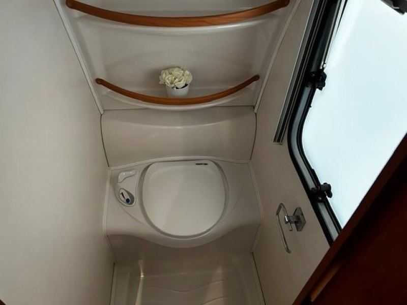 Chateau Calista 450 FHU mover,voortent,luifel  foto: 9