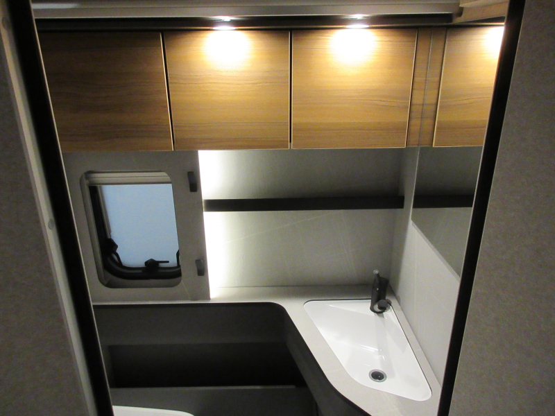 Eriba Feeling 470 COMPACT ENKELE BEDDEN!!  foto: 14