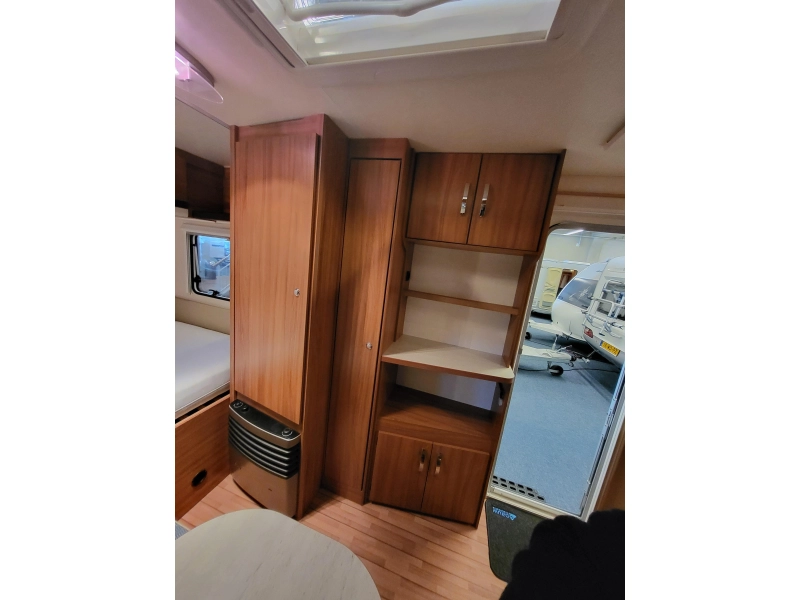 Weinsberg CaraOne 420 QD met Unico Verona  foto: 13