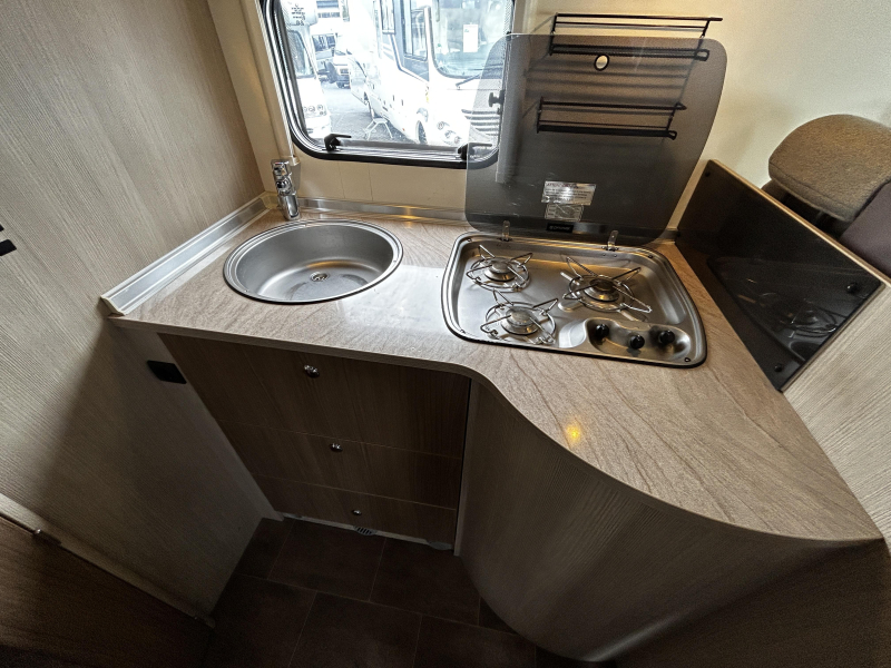 Bürstner Nexxo 580 T Hefbed/2015/5.8M/Euro-5  foto: 14
