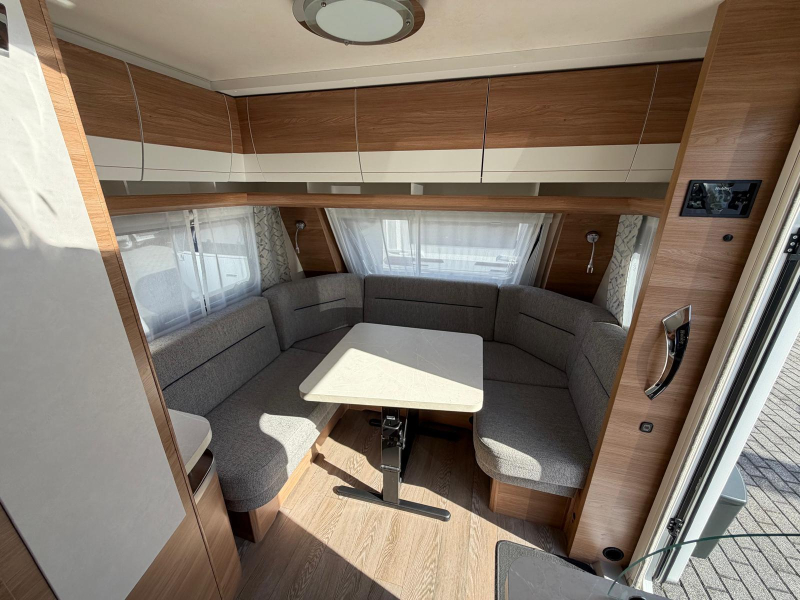 Hobby De Luxe 460 LU In NIEUWSTAAT!  foto: 6