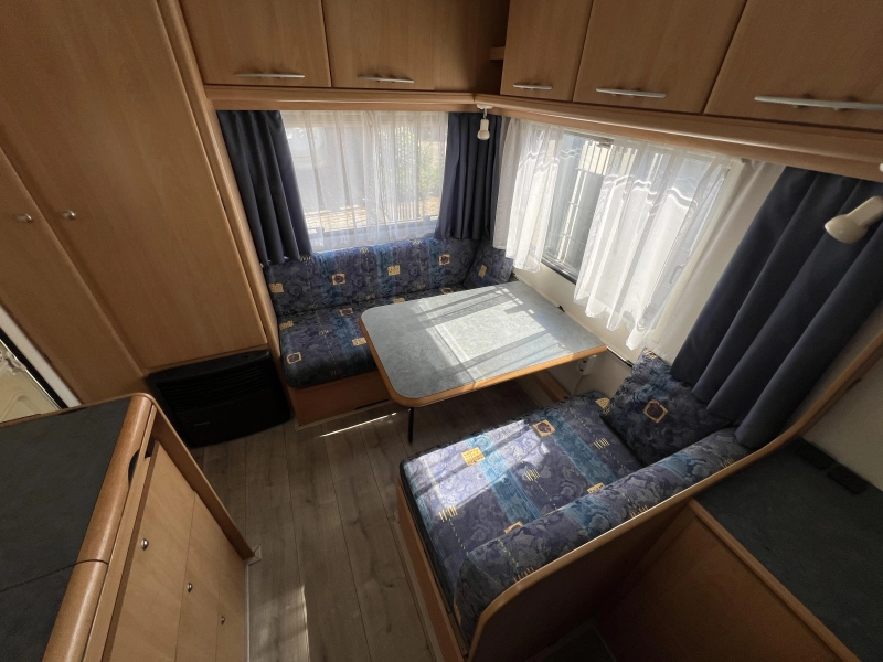 Adria Unica 432 PX voortent en luifel 