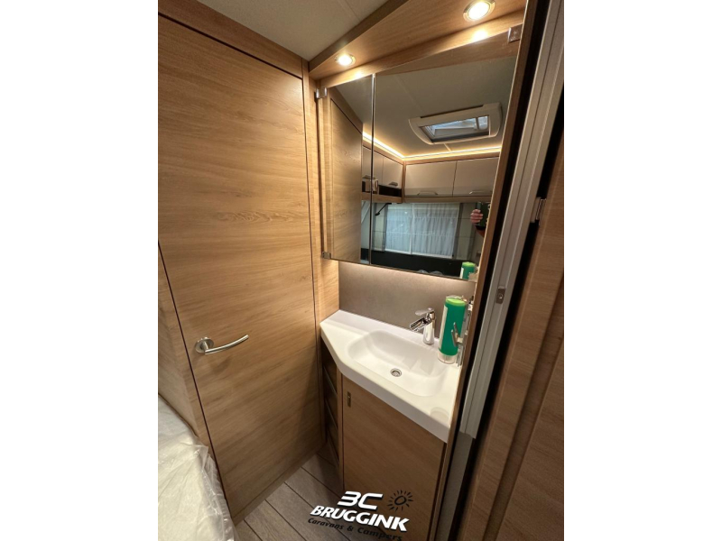 Knaus Sudwind 60 Years 450 FU FRANS BED EN RONDZIT  foto: 9