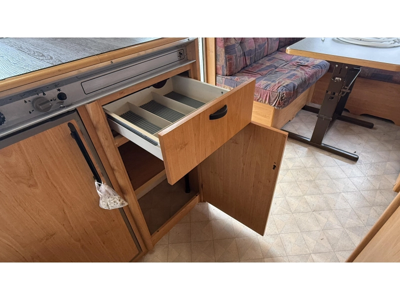 Knaus Sudwind 450 rondzit dwars bed toilet  foto: 9