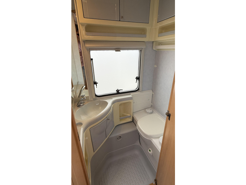 Fendt Saphir 470 F dwars bed rondzit toilet  foto: 5