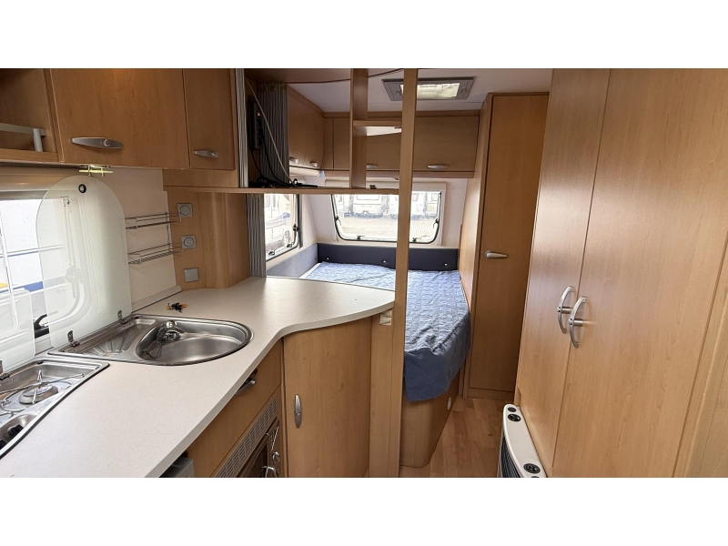Knaus Sudwind 500 FU frans bed rondzit toilet 