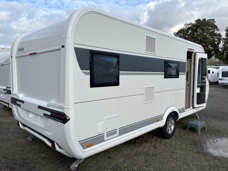 Hobby De Luxe 545 KMF sfeer-3bed-c6e-vloerv-etc  foto: 1