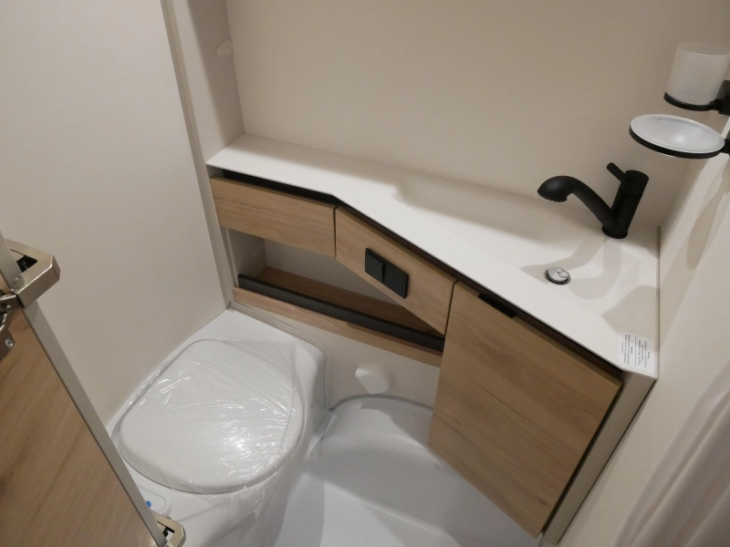 Dethleffs Camper 460 EL GRATIS MOVER en AIRCO  foto: 11