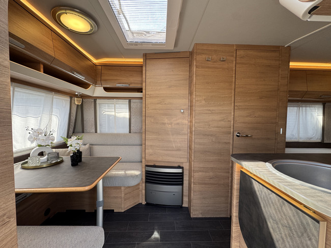 Tabbert Da Vinci 460E ENKELE BEDDEN **Mover/Zakluifel/Fietsendrager/Duo-Control/Vloerverwarming/Compleet/Zeer nette caravan** foto: 1