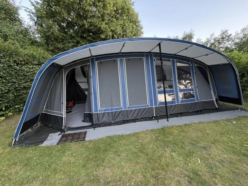 Dethleffs Nomad 530 DR queensbed / voortent 