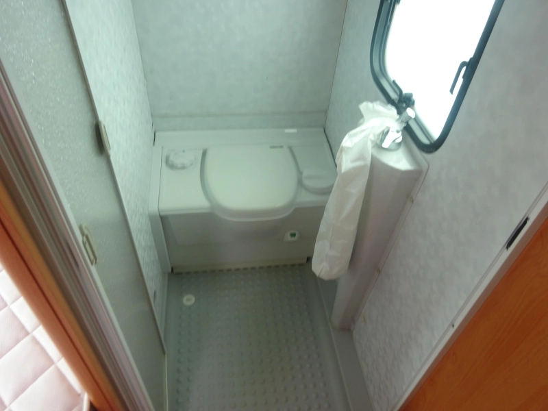 Adria Unica B 462 DP  foto: 19