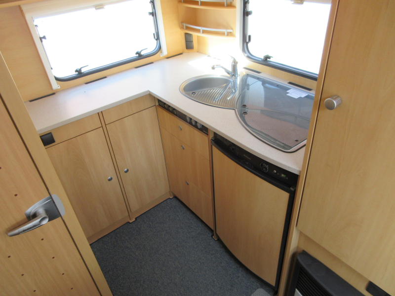 Dethleffs Camper 395 HK LICHTGEWICHT EN MET MOVER  foto: 6