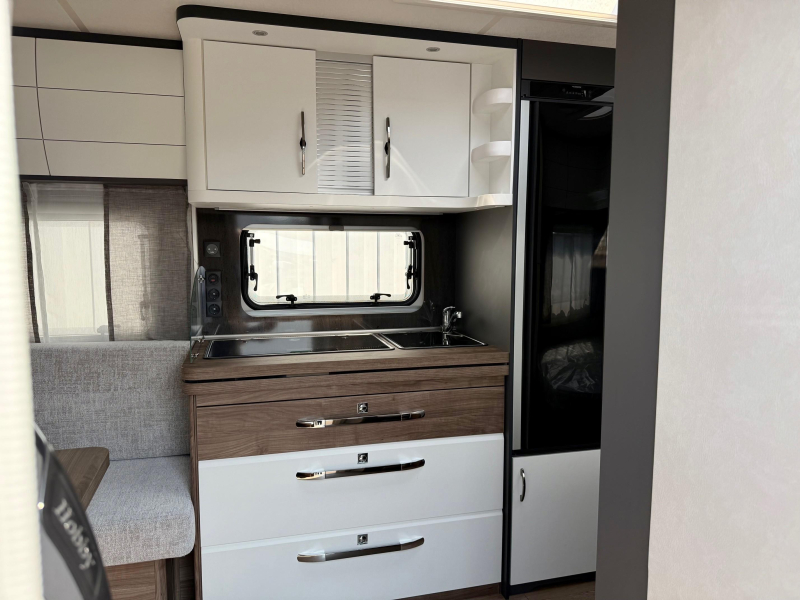 Hobby Excellent Edition 460 UFE Frans bed & rondzit!  foto: 16