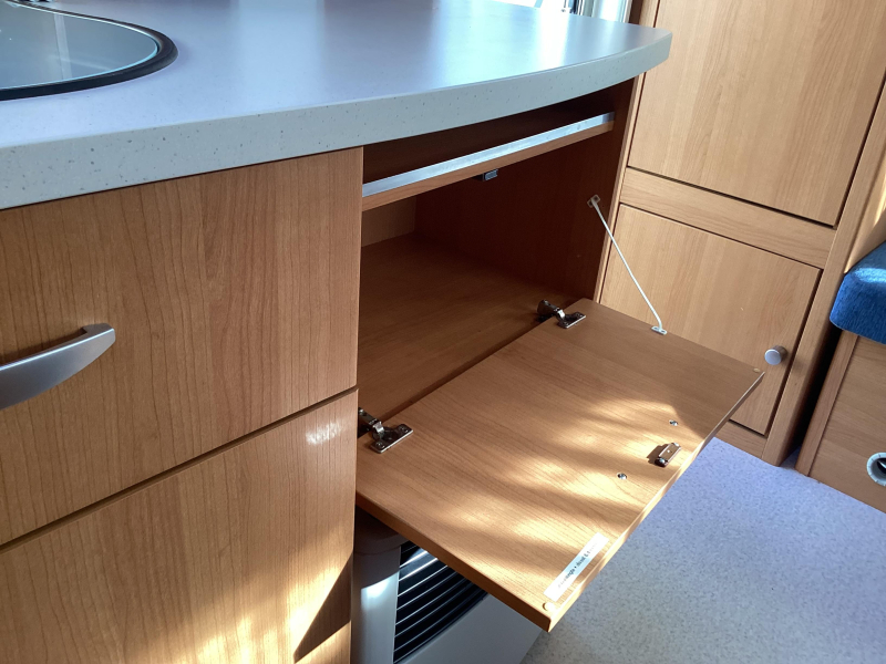 Knaus Sport 420 QD mover/ voortent  foto: 12