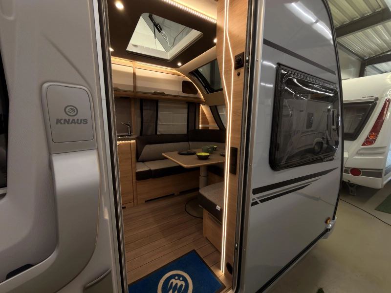 Knaus Sudwind Black Selection 500 FU 1800KG+vloer+Fransbed 