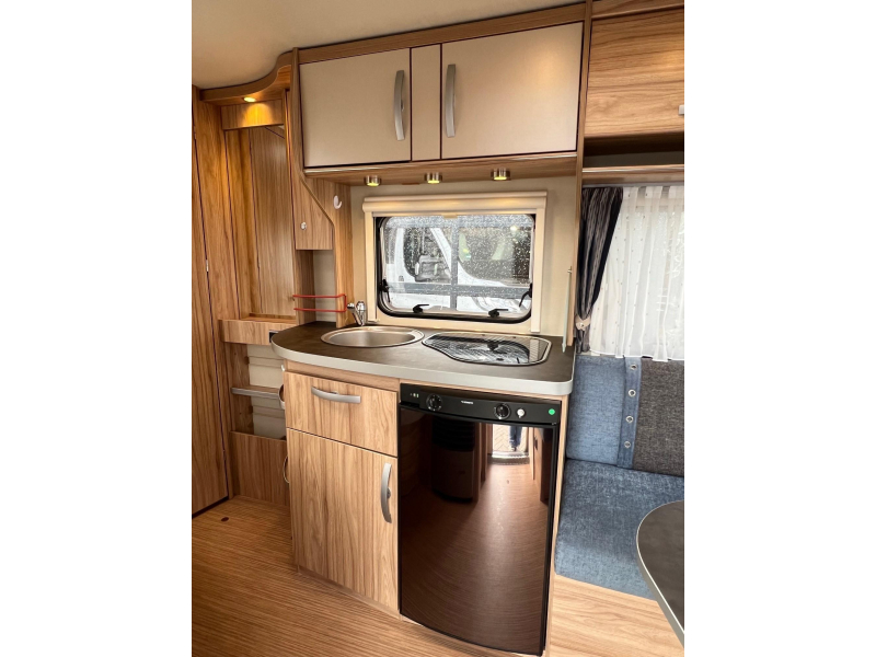 Eriba Nova Light 465 fransbed mover, luifel  foto: 13