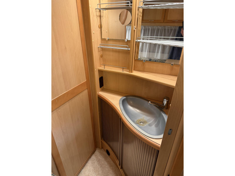 TEC Travel King 390 ATF TREINZIT VASTBED VOORTENT  foto: 17