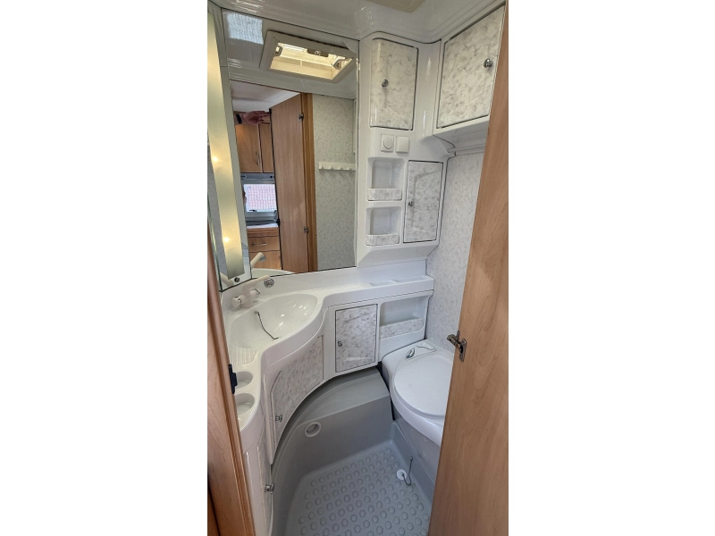 Hobby De luxe Easy 440 SF dwars bed zit toilet  foto: 5