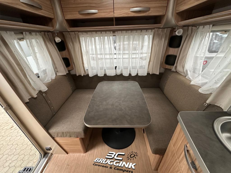 Eriba Nova Light 470 - ENKELE BEDDEN 